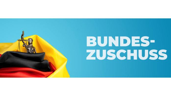 Collage: Justizia, Deutschlandfahne und der Schriftzug "Bundeszuschuss"