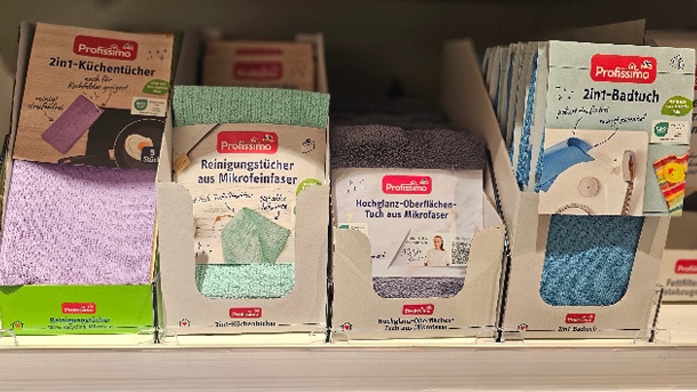 Interview Ursula Bolhuis: Unser Foto zeigt ein Regal in einem Drogeriemarkt mit verschiedenen Reinigungstüchern.