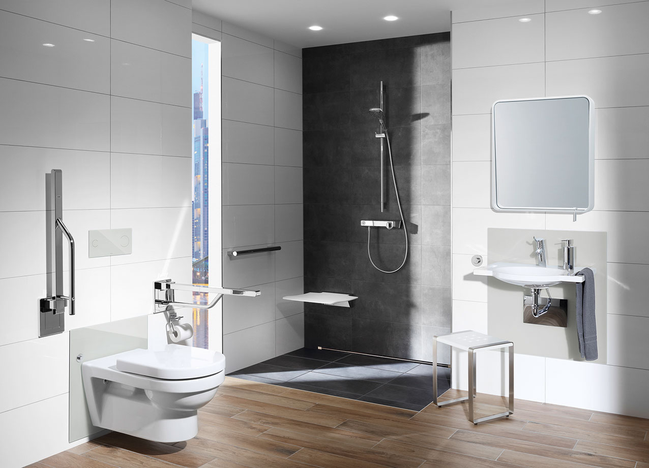 Barrierefreie Badgestaltung beginnt bei der bodengleichen Dusche.